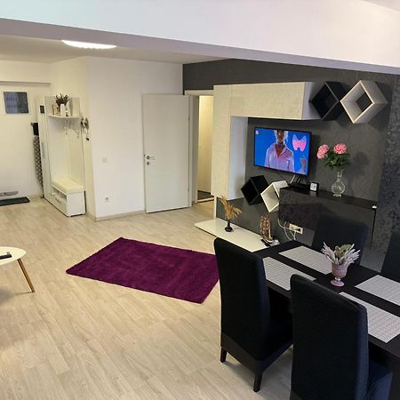Airport Apartment 70 Squared Meters オトペニ エクステリア 写真