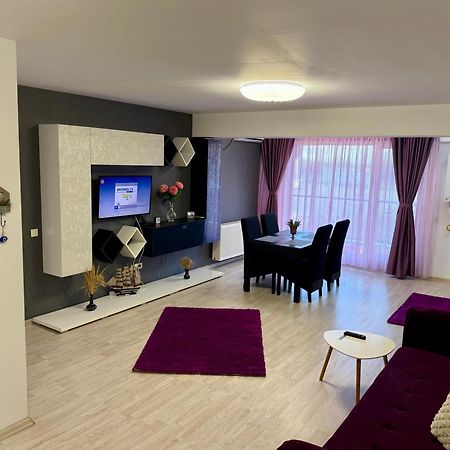 Airport Apartment 70 Squared Meters オトペニ エクステリア 写真