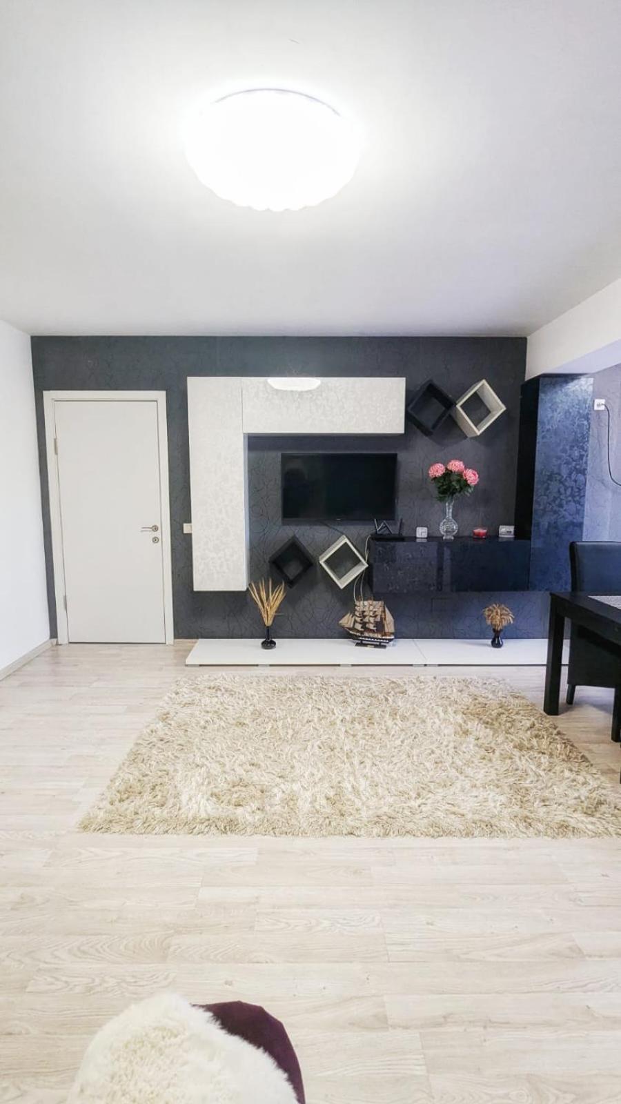 Airport Apartment 70 Squared Meters オトペニ エクステリア 写真