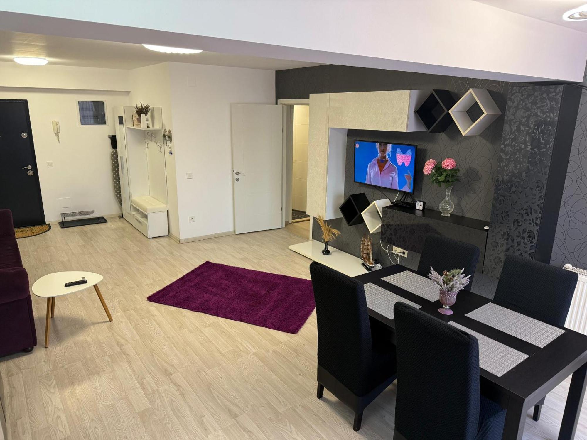 Airport Apartment 70 Squared Meters オトペニ エクステリア 写真