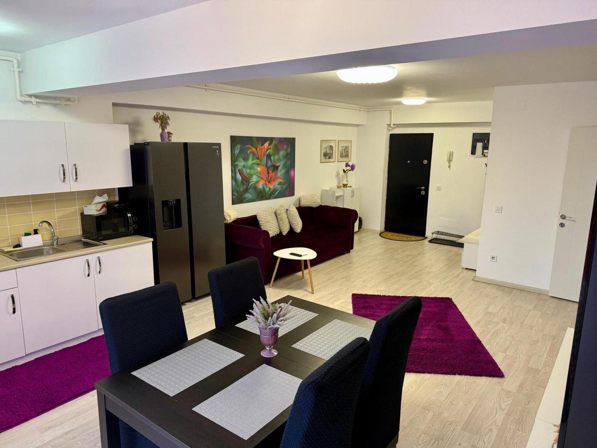 Airport Apartment 70 Squared Meters オトペニ エクステリア 写真